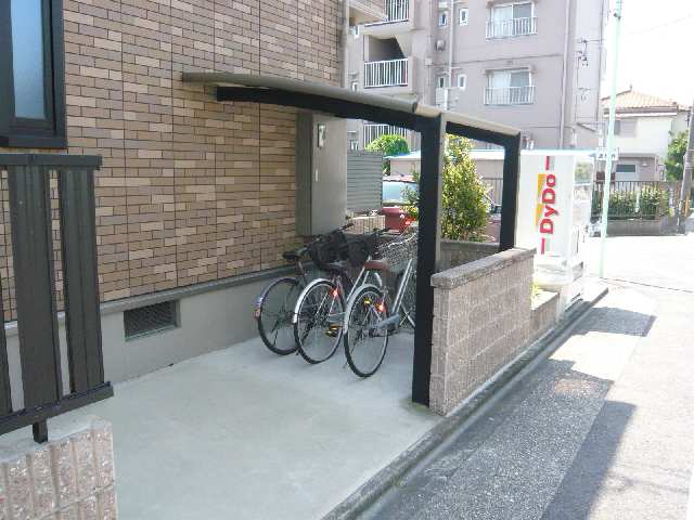 エトワール赤坂 1階 自転車置き場