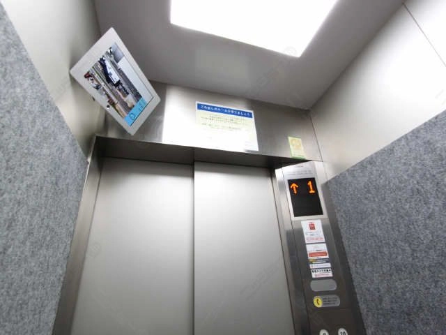 エレベータ内