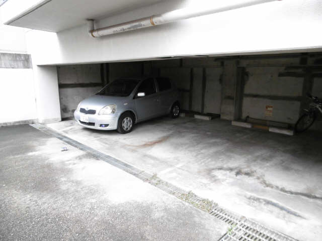 グレン清友Ⅱ 1階 駐車場