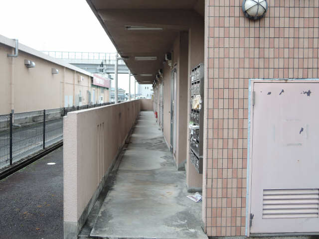 ハビテーション三石塚 2階 エントランス