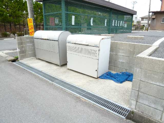 ゴミ置�場