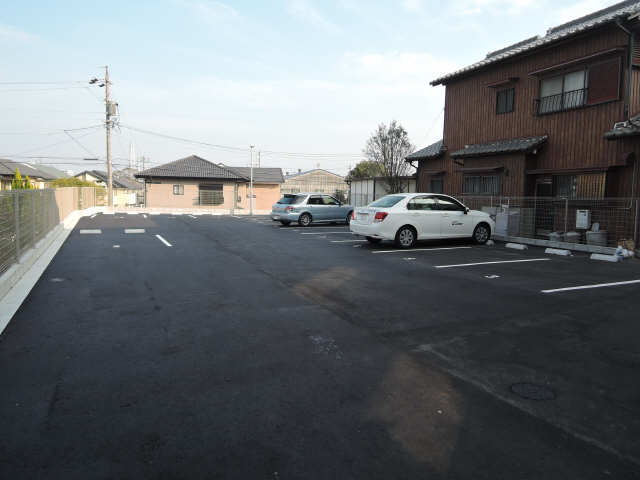 阿倉川ＣＯＳＭＯＳ　Ⅰ 2階 駐車場