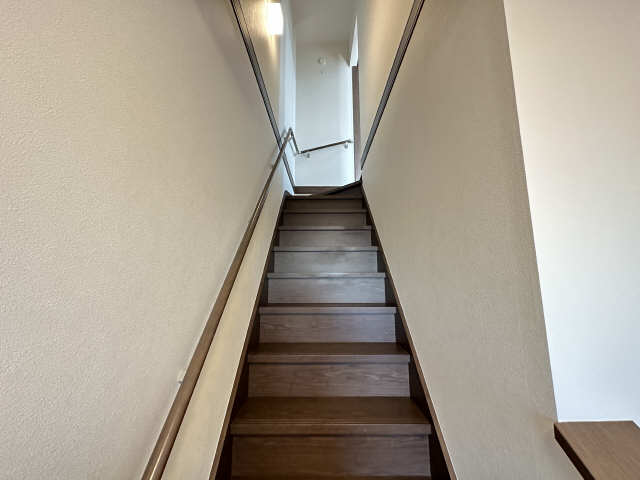 クオーレ白須賀 2階 階段