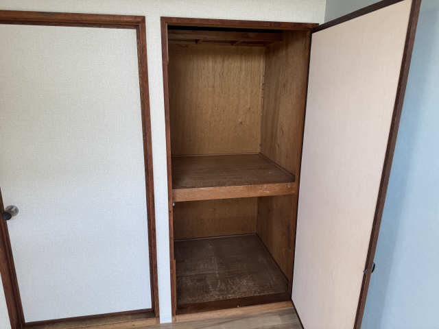 東側洋室収納