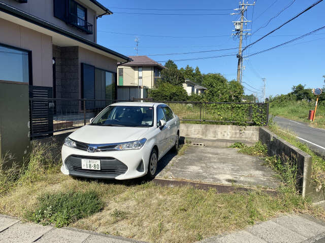 菰野町竹成貸家  駐車場