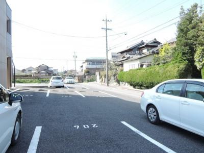 プレッソリーバ 1階 駐車場