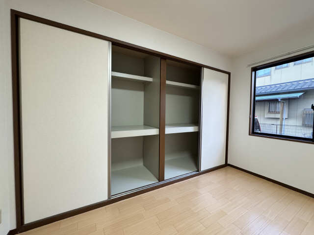 収納（東側洋室）