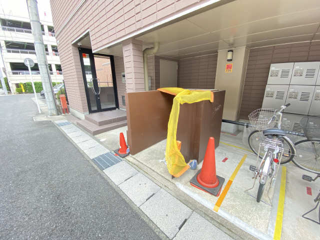 アソシエール青山 2階 ゴミ置き場