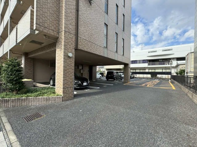 駐車場（屋根あり）