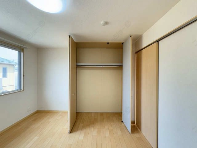 収納(北洋室西側)