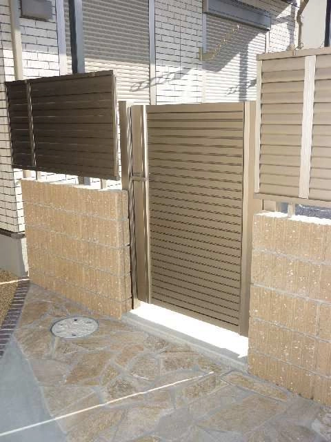 専用庭通用門