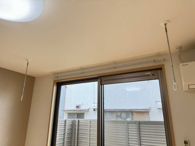 室内物干し竿かけ