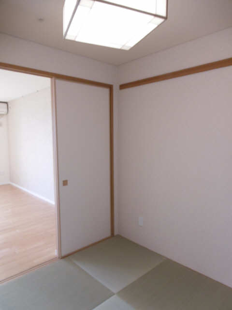 ｸﾞﾗﾝﾄﾞﾒｿﾞﾝ勝川ﾈｸｼﾃｨｲｰｽﾄｺｰﾄ607 6階 和室