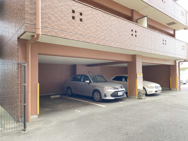 屋根付駐車場