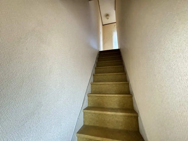 階段（修繕前）