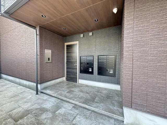 エントランス裏口