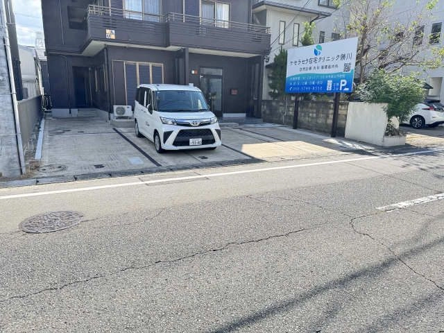駐車  場