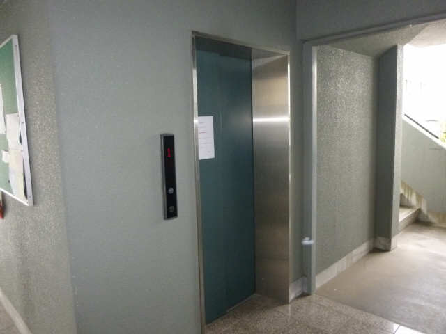 アメリアコートわかくさ 1階 エレベーター