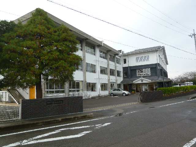 アメリアコートフォンティーヌ 2階 富岡小学校