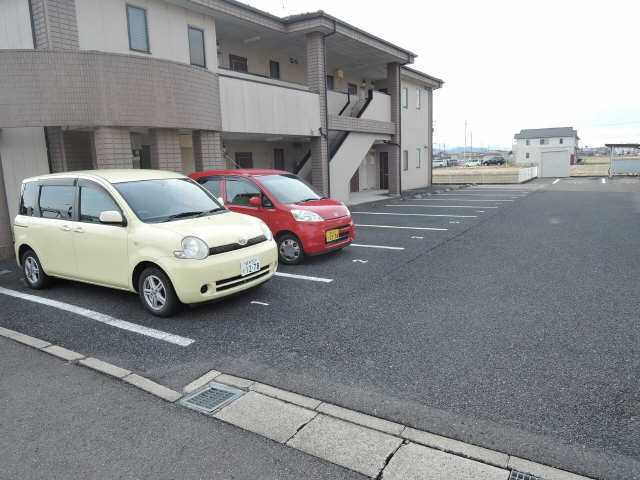 ツインズ前平Ⅱ 1階 駐車場