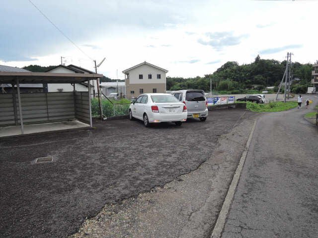 シャトレ巾 2階 駐車場