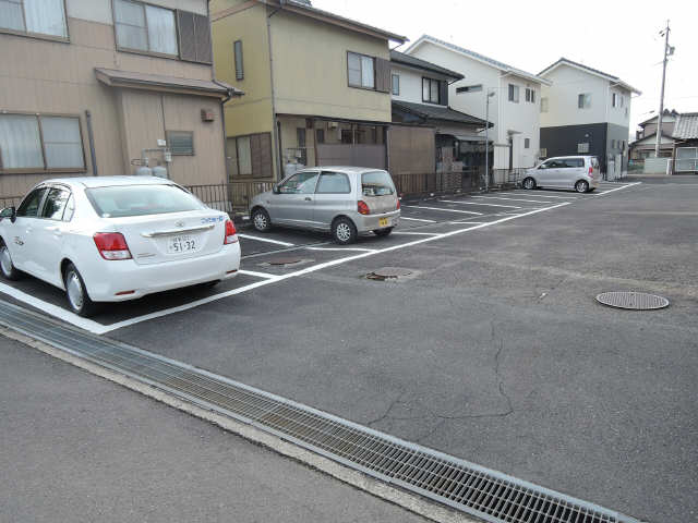 シャトレ南野 2階 駐車場