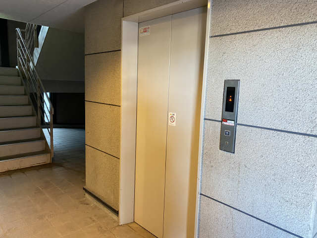 サンライズファミリアⅠ 2階 エレベーター