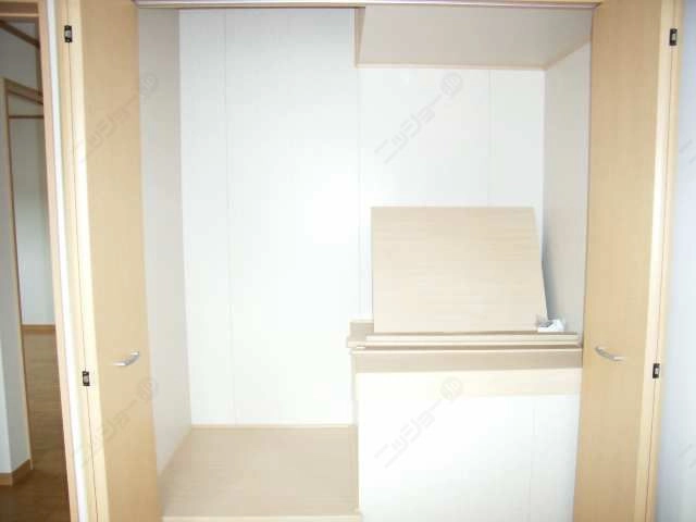 2階東側洋室収納