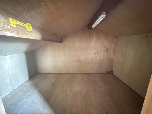 屋根裏収納