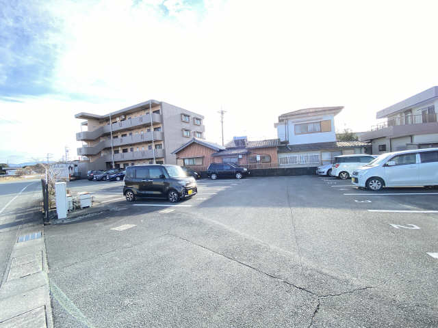 ドミール上野 4階 駐車場
