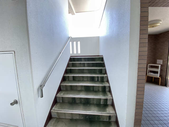 佐々木マンション 1階 中階段