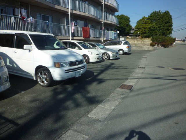 Ⅱ棟敷地内駐車場