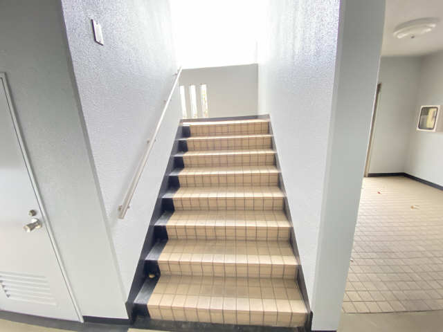 中階段