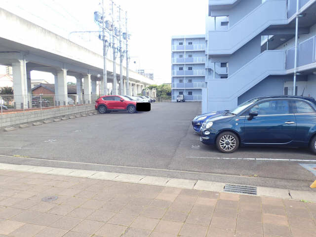 ラフィネ鯉江本町Ａ棟 1階 駐車場2