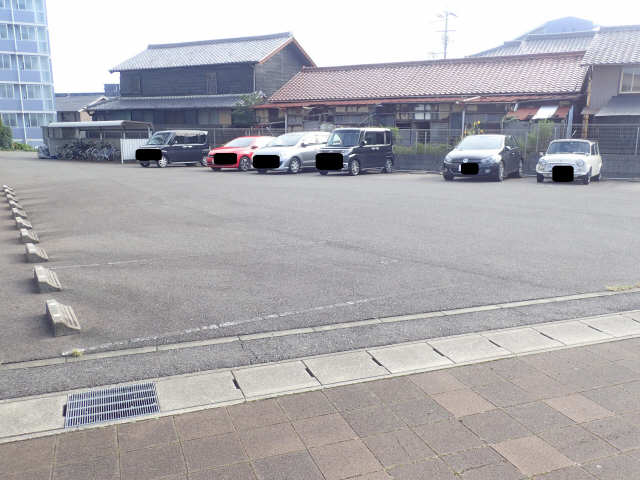 ラフィネ鯉江本町Ａ棟 6階 駐車場