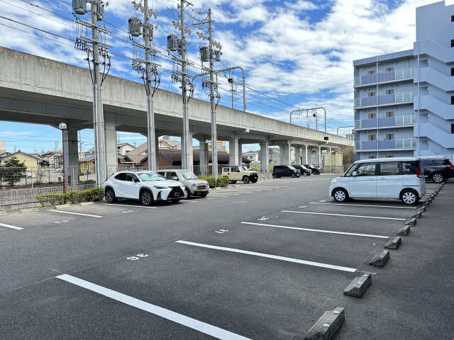 ラフィネ鯉江本町Ａ棟 6階 駐車場