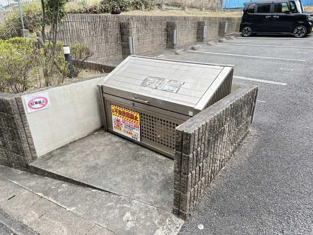 敷地内ゴミ置場