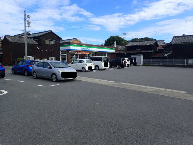 隣地コンビニ
