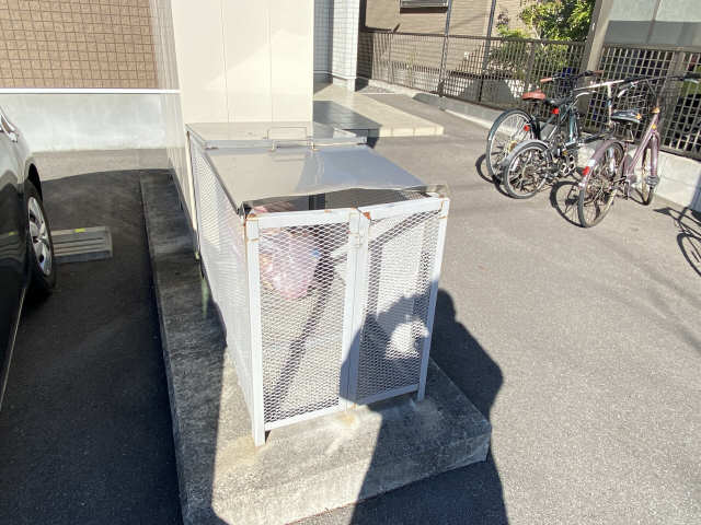 敷地内ゴミ置場