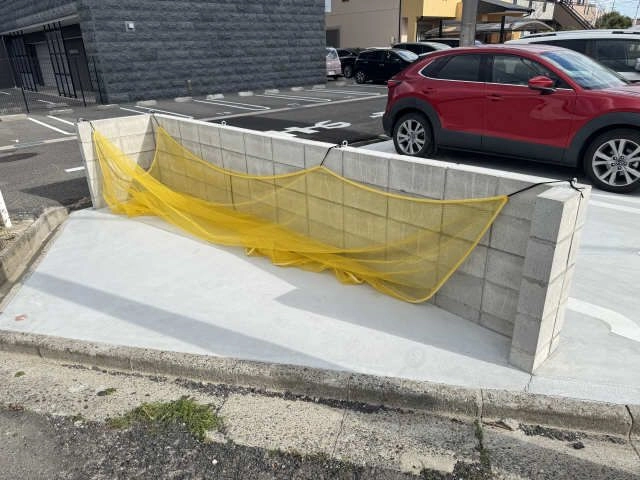 敷地内  ゴミ
