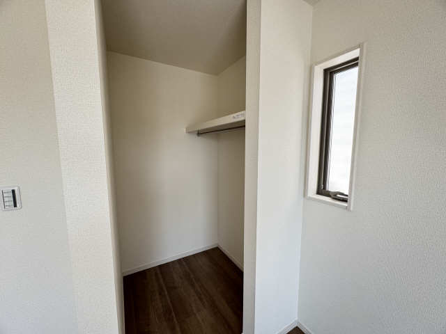 南東洋室収納