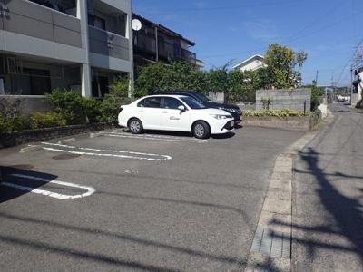 エンジェルシャトー 1階 駐車場