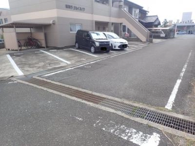 駐  車場