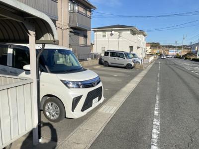 マ　メゾン 2階 駐車場