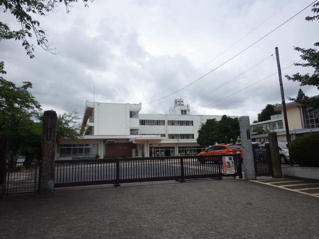 小学校徒歩1分