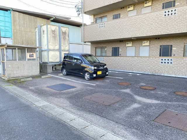 ＥＡＳＴ 2階 駐車場