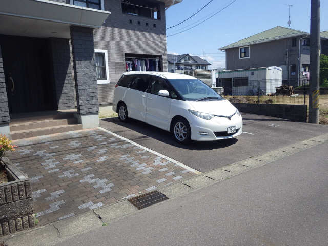 ヴィラ・ウエスト南館 2階 駐車場