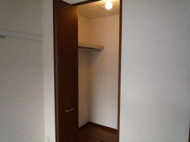 中・西角収納