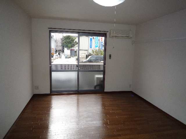 中・西角室内