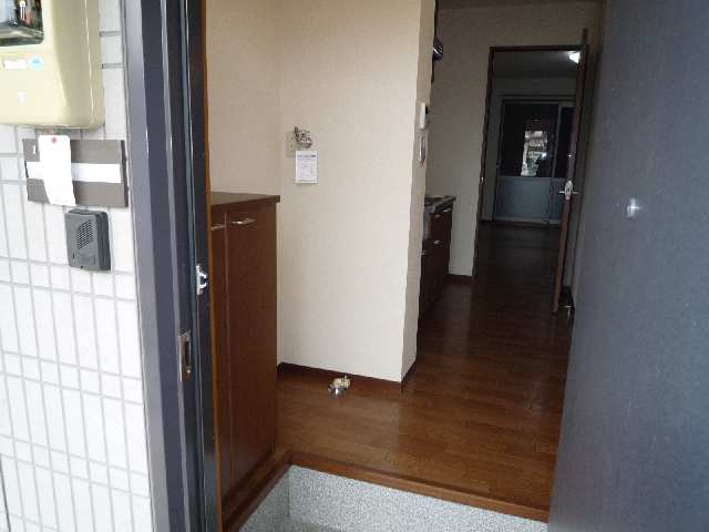 中・西角玄関